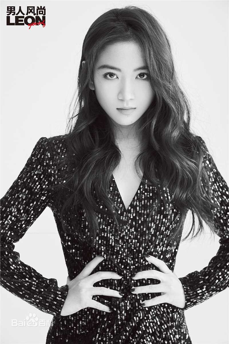 代露娃最新杂志壁纸