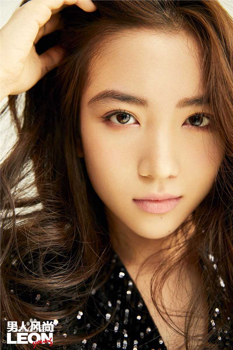 代露娃最新杂志壁纸