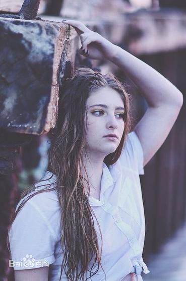 薇洛·西尔德斯(Willow Shields)