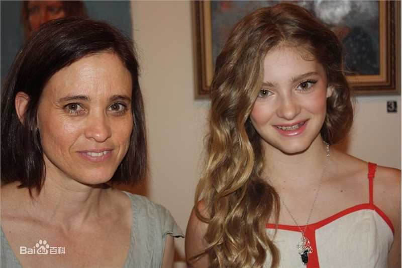 薇洛·西尔德斯(Willow Shields)和家人素颜照相册