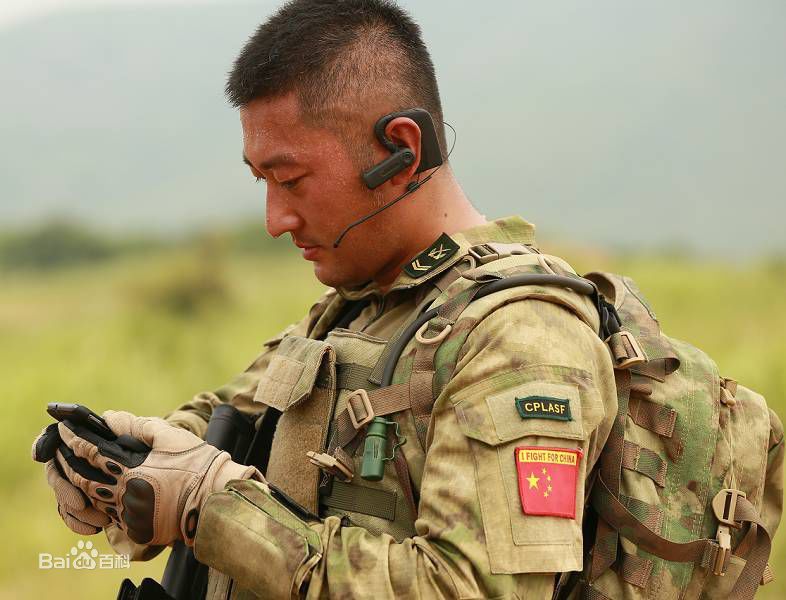 精选刘腾远在《战狼》剧组照中的图册