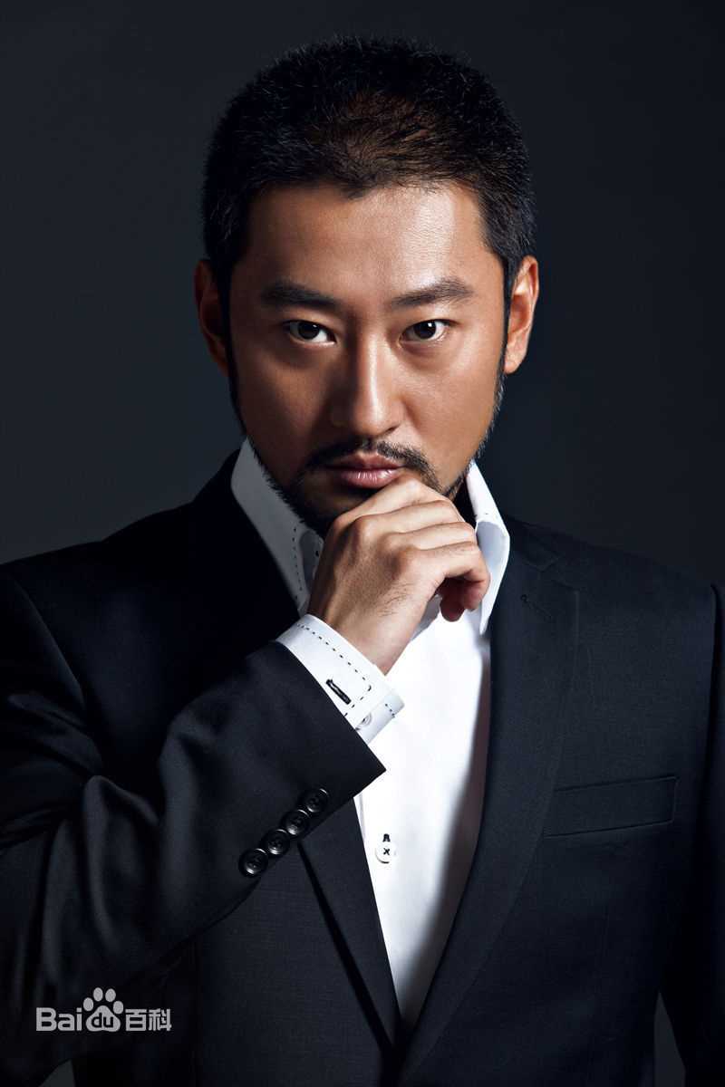 最新刘腾远性感图片