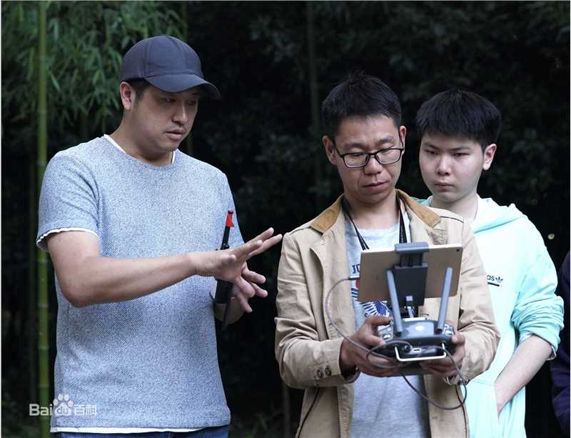 陈熙泰(Sam.C)工作照壁纸壁纸