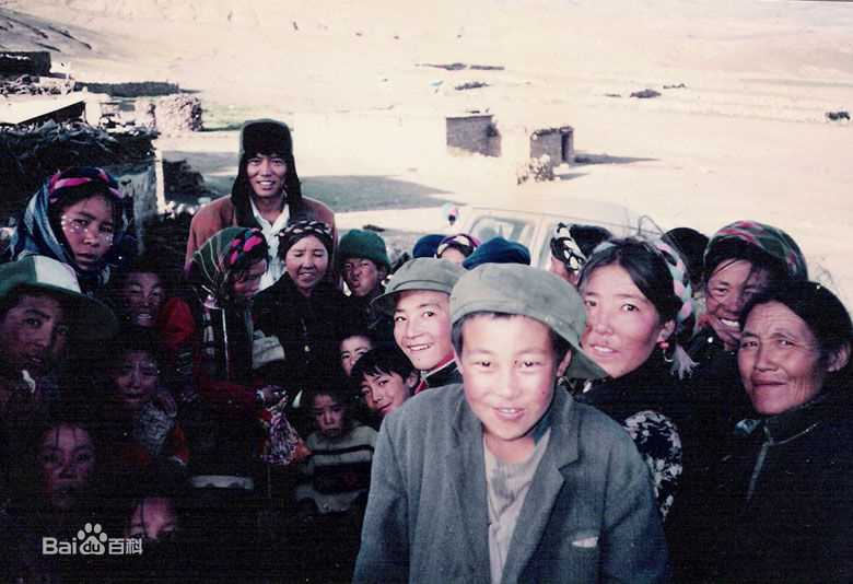 张佩华(Zhang Pei Hua)生活照壁纸壁纸