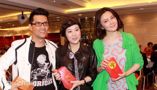 关之琳(Rosamund Kwan)参加2010新春同乐会素颜照相册