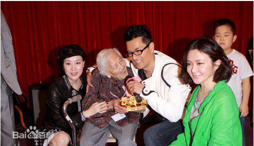 关之琳(Rosamund Kwan)参加2010新春同乐会素颜照相册