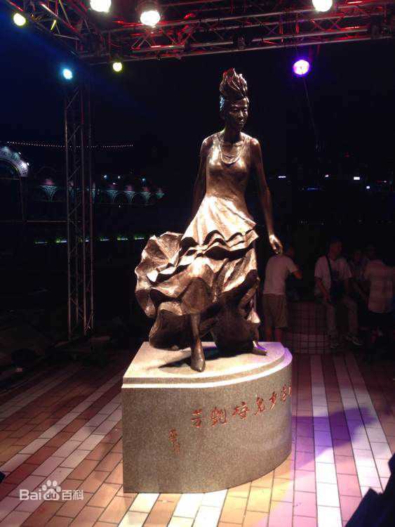 梅艳芳(Anita Mui，アニタ ·ムイ)铜像素颜照相册