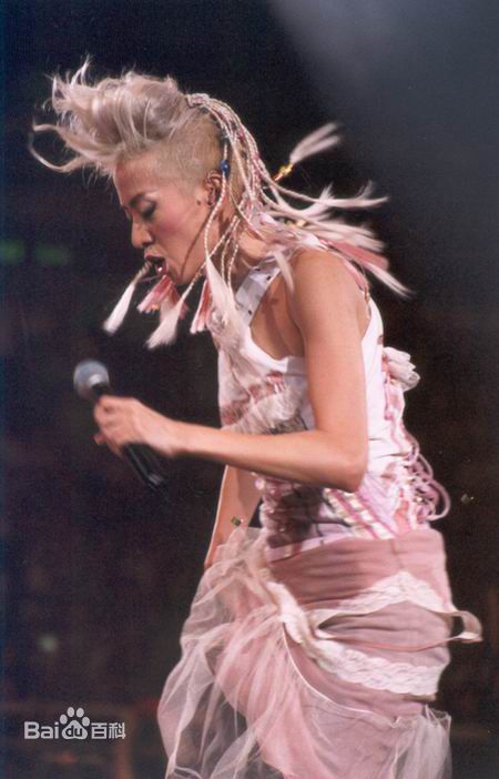 梅艳芳(Anita Mui，アニタ ·ムイ)2002年极梦幻演唱会性感图片图集
