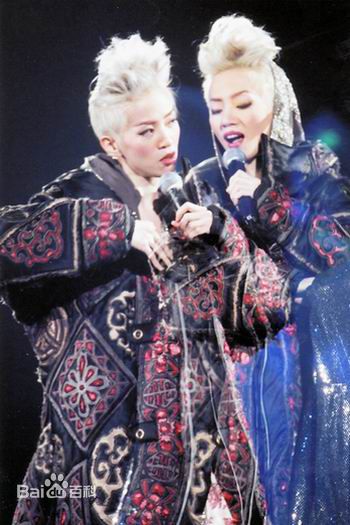 梅艳芳(Anita Mui，アニタ ·ムイ)2002年极梦幻演唱会性感图片图集