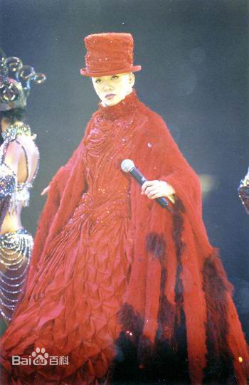 梅艳芳(Anita Mui，アニタ ·ムイ)2002年极梦幻演唱会性感图片图集