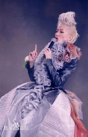 梅艳芳(Anita Mui，アニタ ·ムイ)2002年极梦幻演唱会性感图片图集