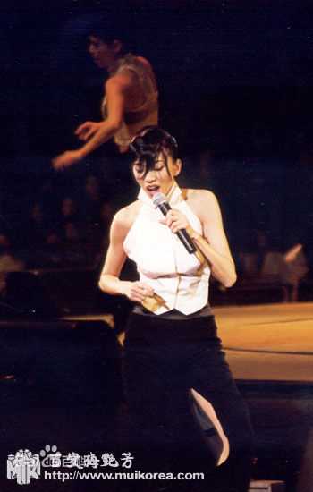 梅艳芳(Anita Mui，アニタ ·ムイ)1999年百变演唱会生活照