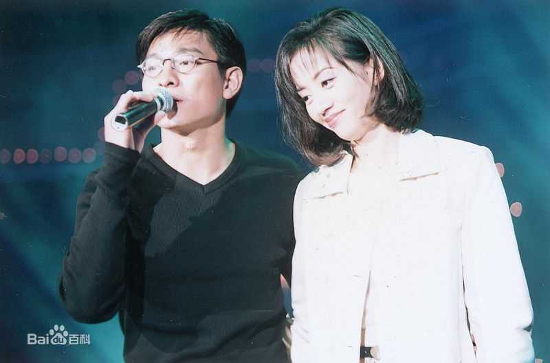 梅艳芳(Anita Mui，アニタ ·ムイ)演唱照图片图册