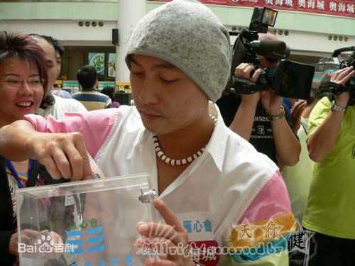 张卫健(Dicky Cheung)慈善街头筹款素颜照相册