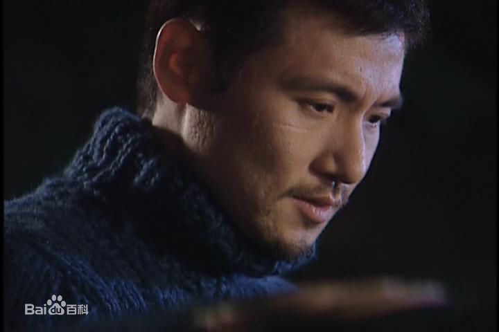 张学友(Jacky Cheung)在电视短剧《烈爱伤痕》截图中的