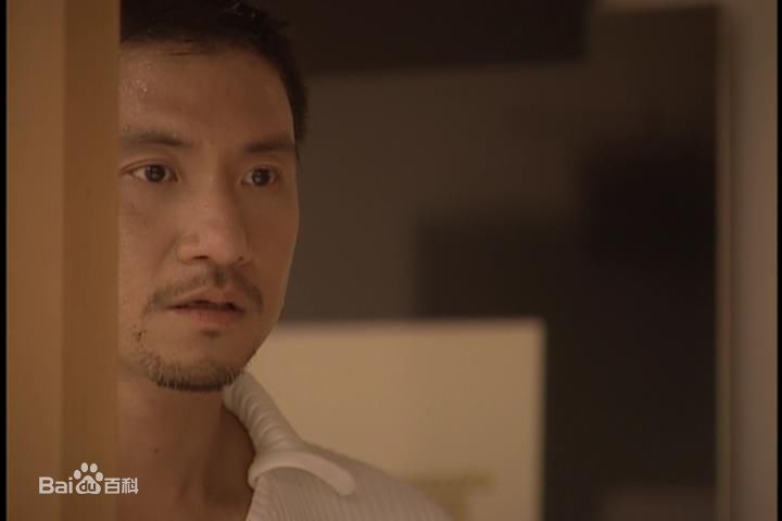 张学友(Jacky Cheung)在电视短剧《烈爱伤痕》截图中的