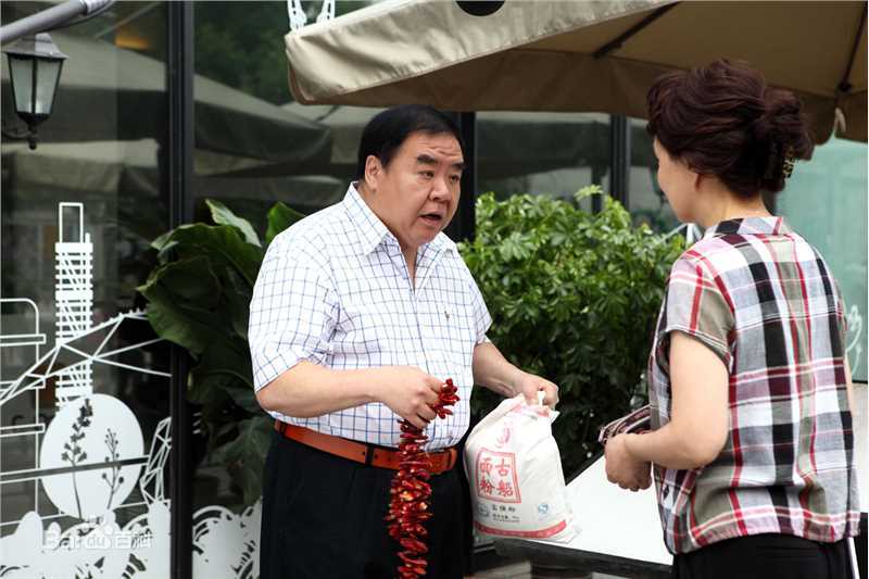 最新郑则仕(Kent Cheng)在《媳妇的美好宣言》中的壁纸