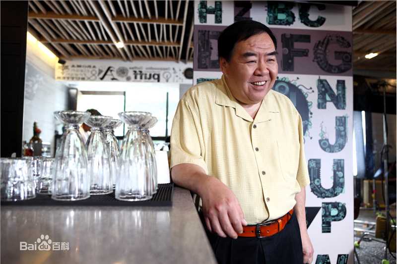 最新郑则仕(Kent Cheng)在《媳妇的美好宣言》中的壁纸