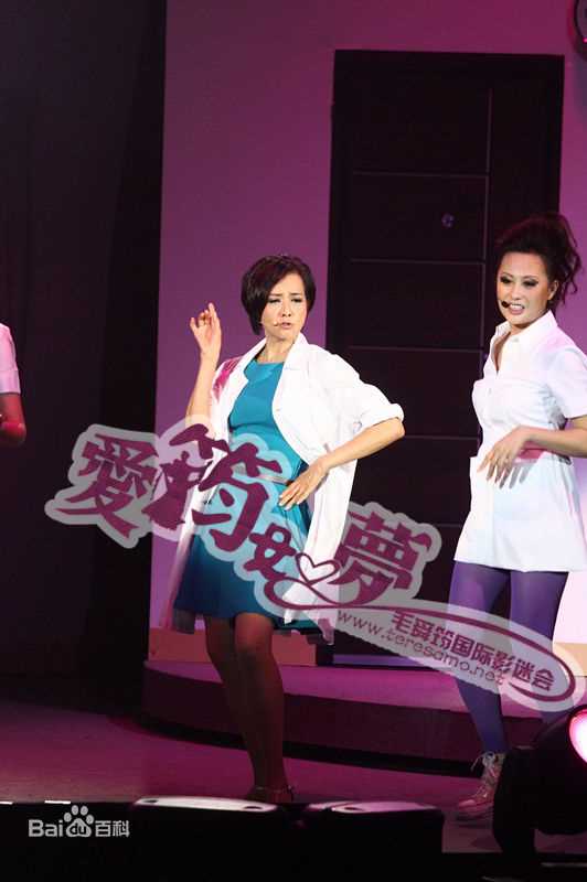 最新毛舜筠(Teresa Mo)在《虾仔爹哋》舞台剧中的壁纸