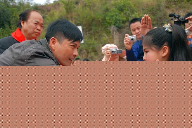 吕良伟(RayLui)红领巾系给“丁力”叔叔性感图片图集