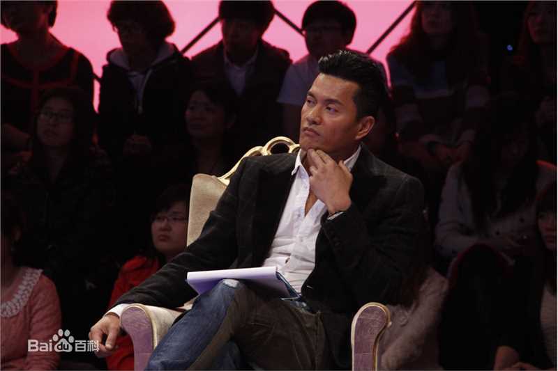 吕良伟(RayLui)夫妇录制节目性感图片图集