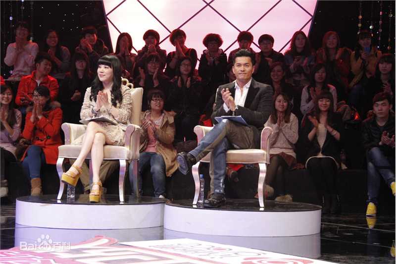 吕良伟(RayLui)夫妇录制节目性感图片图集