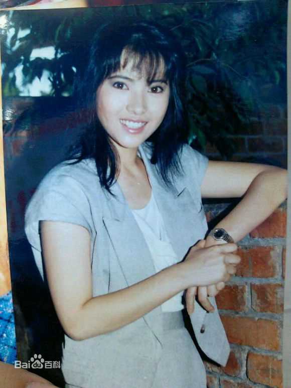 最新蓝洁瑛(Yammie Lam)壁纸