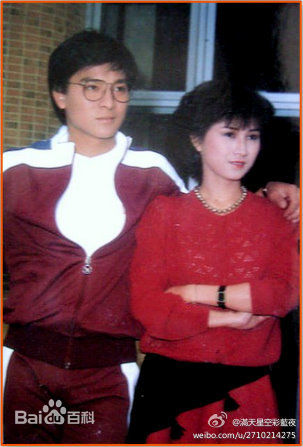 周秀兰(Elanie Chow)时装照壁纸壁纸