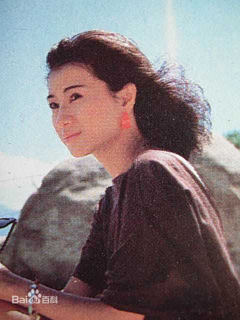 周秀兰(Elanie Chow)时装照壁纸壁纸