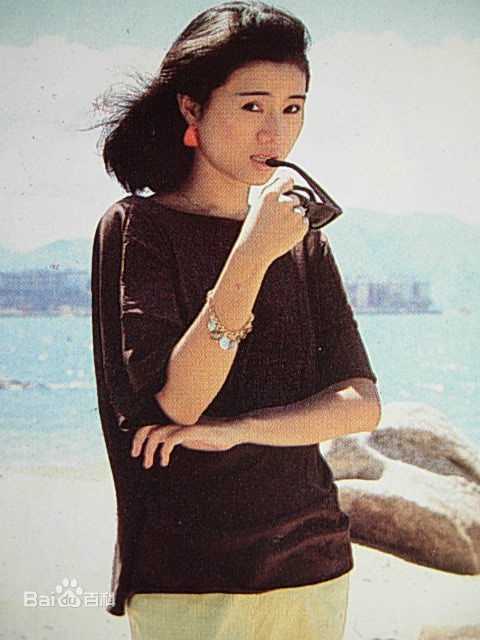 周秀兰(Elanie Chow)时装照壁纸壁纸