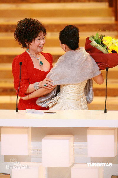 李司棋(Louise Lee)在社会活动中的性感图片图集