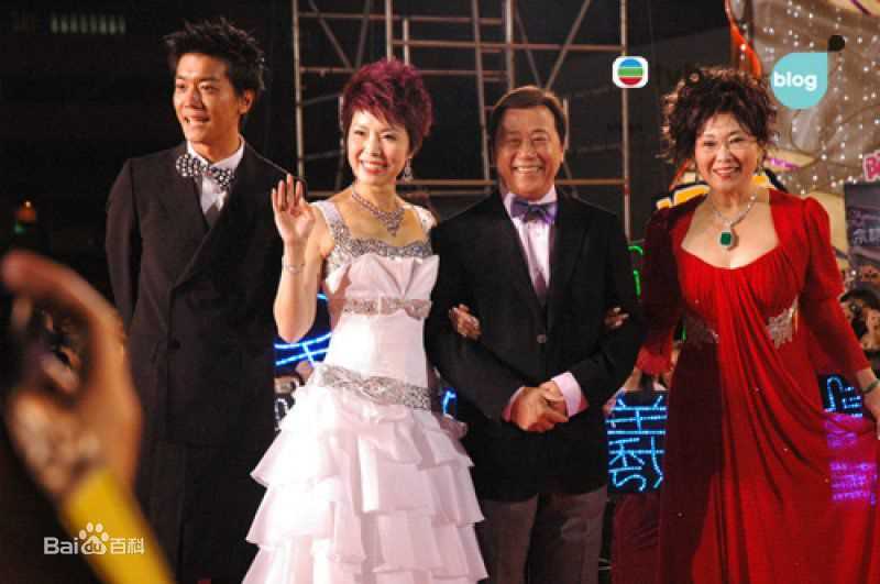 李司棋(Louise Lee)在社会活动中的性感图片图集