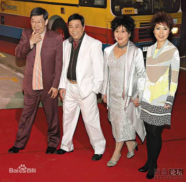 李司棋(Louise Lee)在社会活动中的性感图片图集