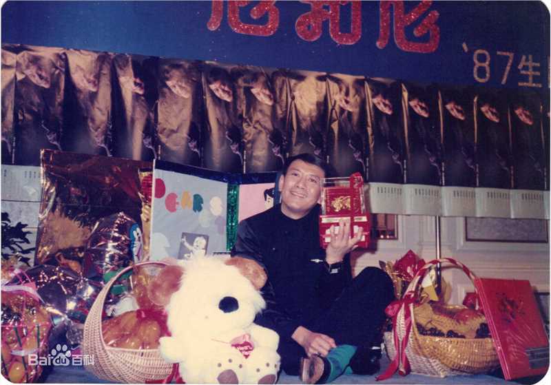 罗文(Roman，Tam)心扣心生日会壁纸壁纸