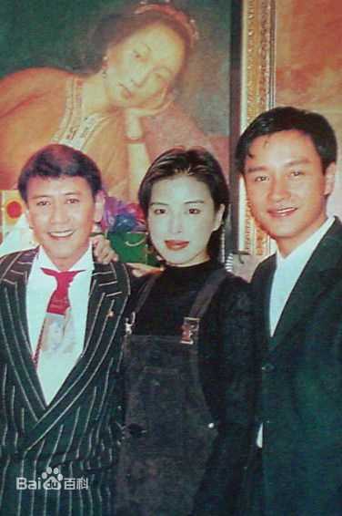 罗文(Roman，Tam)与亲友在一起性感图片图集