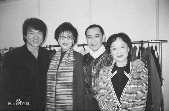 罗文(Roman，Tam)与亲友在一起性感图片图集