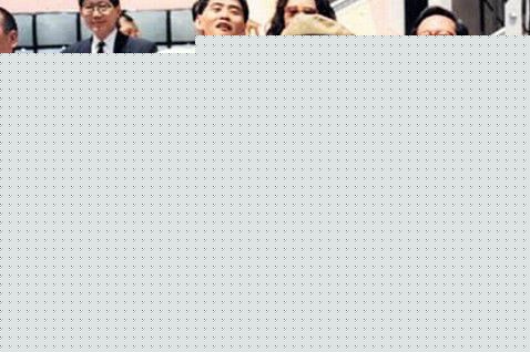 罗文(Roman，Tam)与亲友在一起性感图片图集