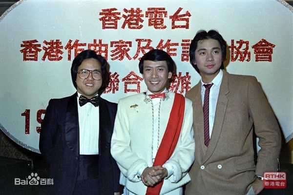 罗文(Roman，Tam)与亲友在一起性感图片图集