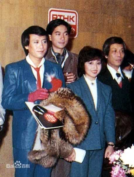 罗文(Roman，Tam)与亲友在一起性感图片图集