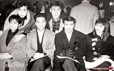 罗文(Roman，Tam)与亲友在一起性感图片图集