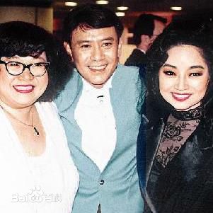 罗文(Roman，Tam)与亲友在一起性感图片图集