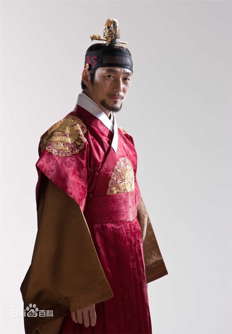 最新池珍熙()在《同伊》饰演肃宗中的壁纸