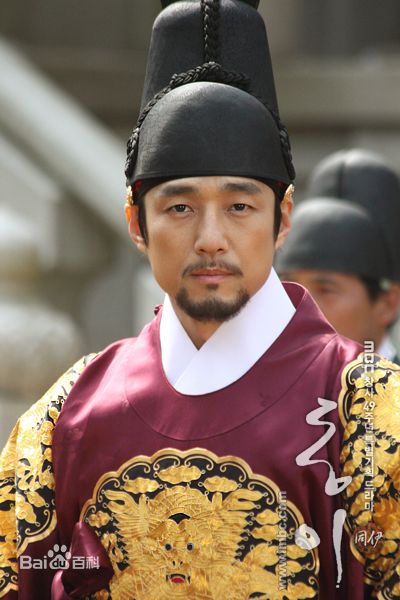 最新池珍熙()在《同伊》饰演肃宗中的壁纸