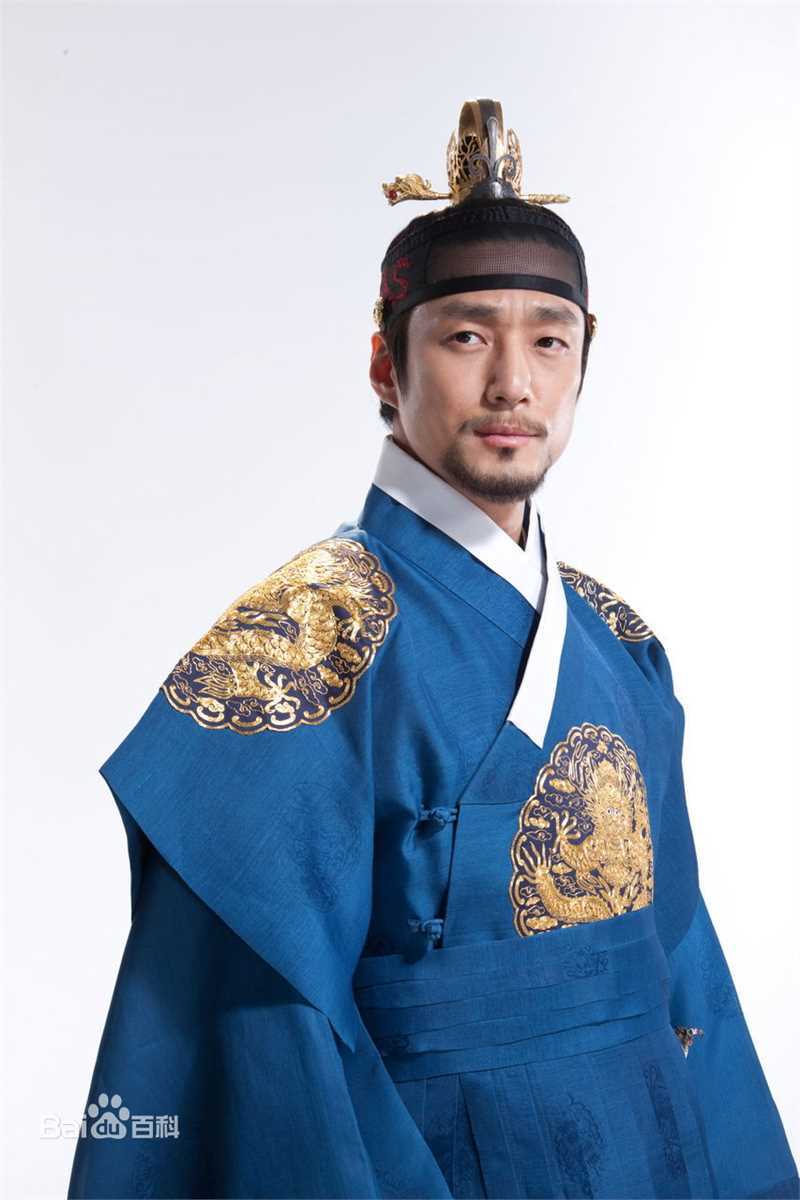 最新池珍熙()在《同伊》饰演肃宗中的壁纸