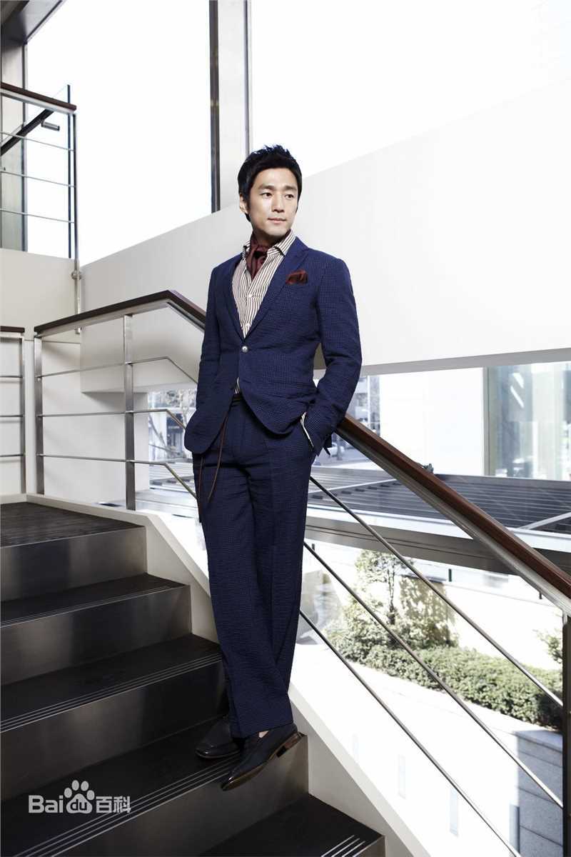 池珍熙()最新杂志图集