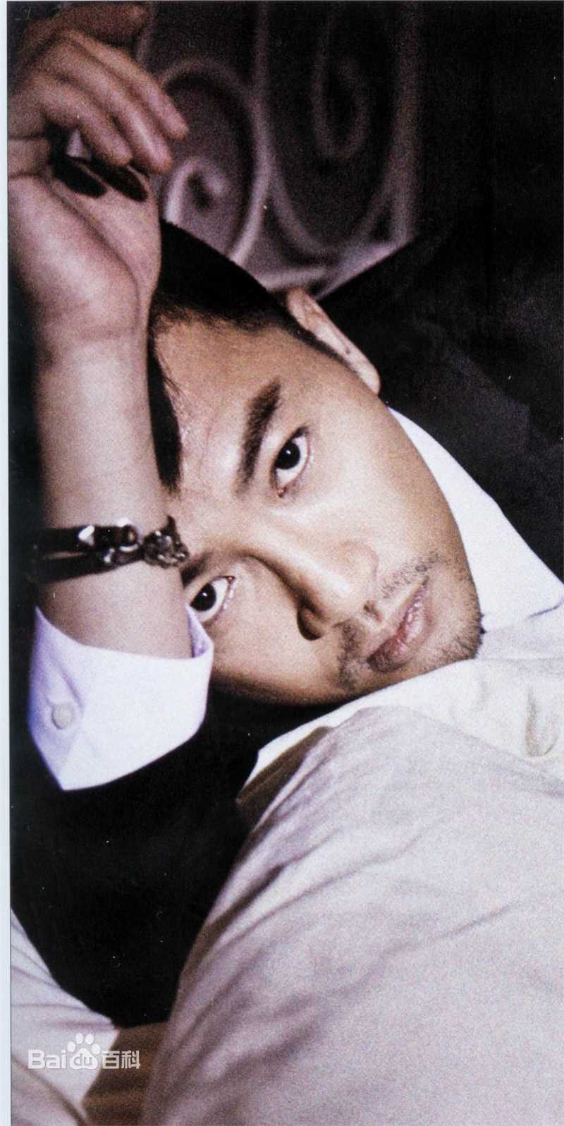 苏有朋(Alec Su)2013EGOU宣传册壁纸壁纸