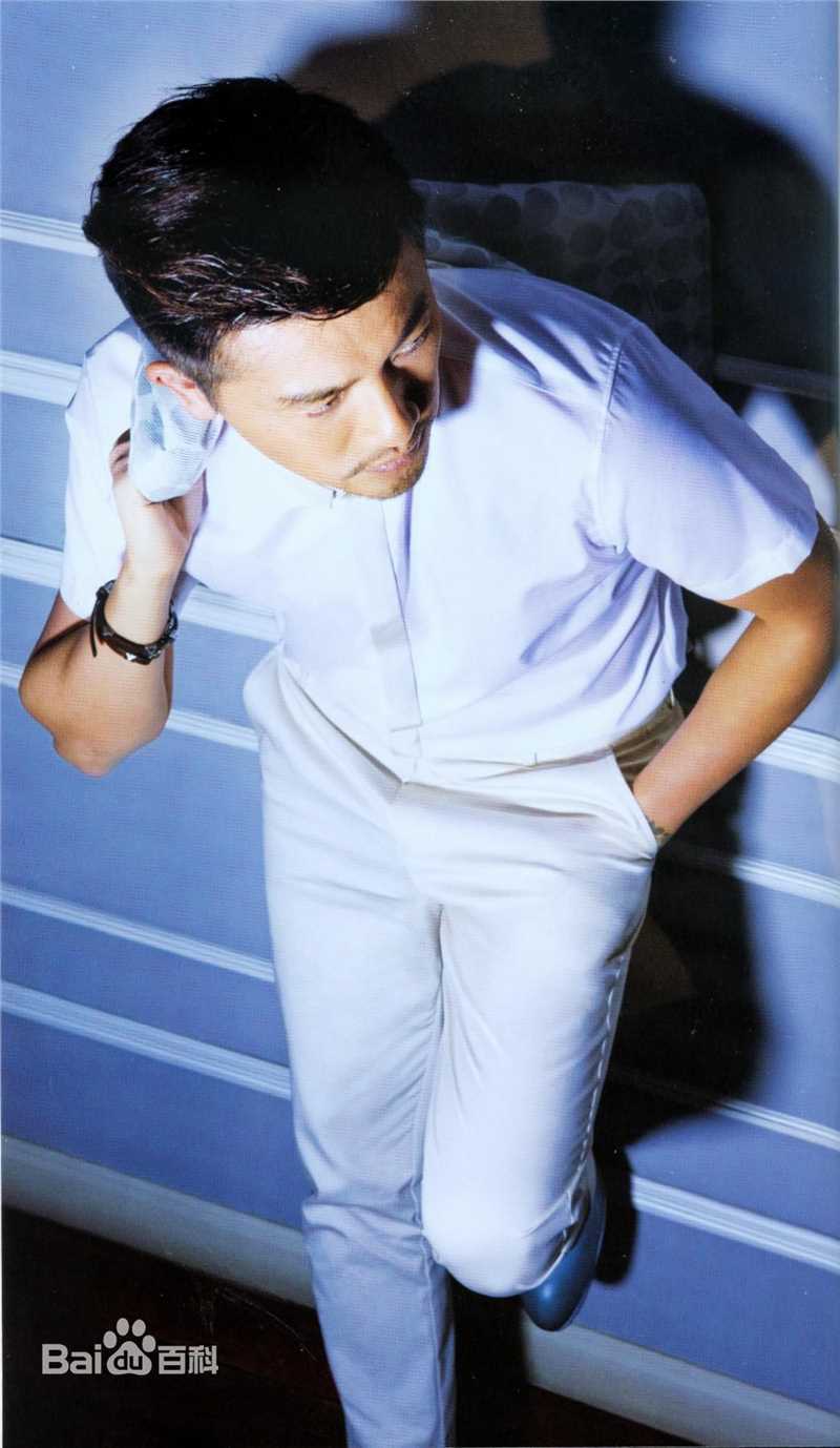 苏有朋(Alec Su)2013EGOU宣传册壁纸壁纸