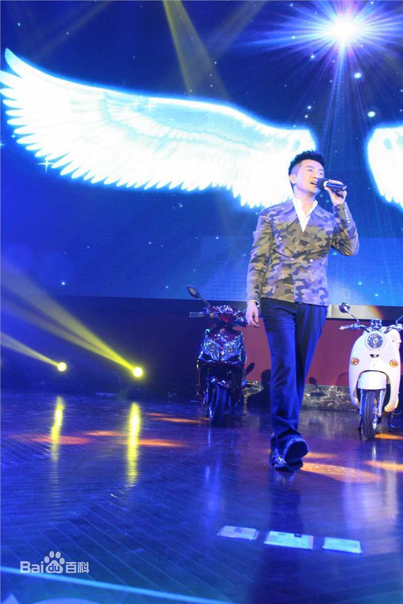 苏有朋(Alec Su)代言大运年终晚会前后照片