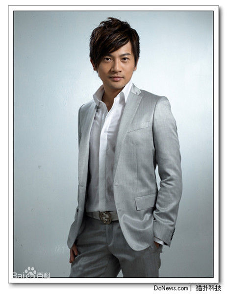 苏有朋(Alec Su)为创维手机拍摄宣传照图册