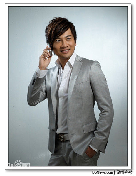 苏有朋(Alec Su)为创维手机拍摄宣传照图册